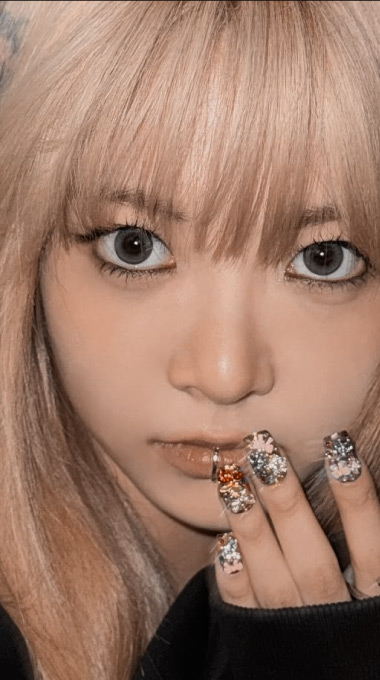 Eunchae Gaze Photo 3