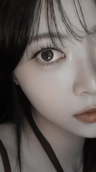 Eunchae Gaze Photo 4