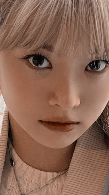 Eunchae Gaze Photo 5